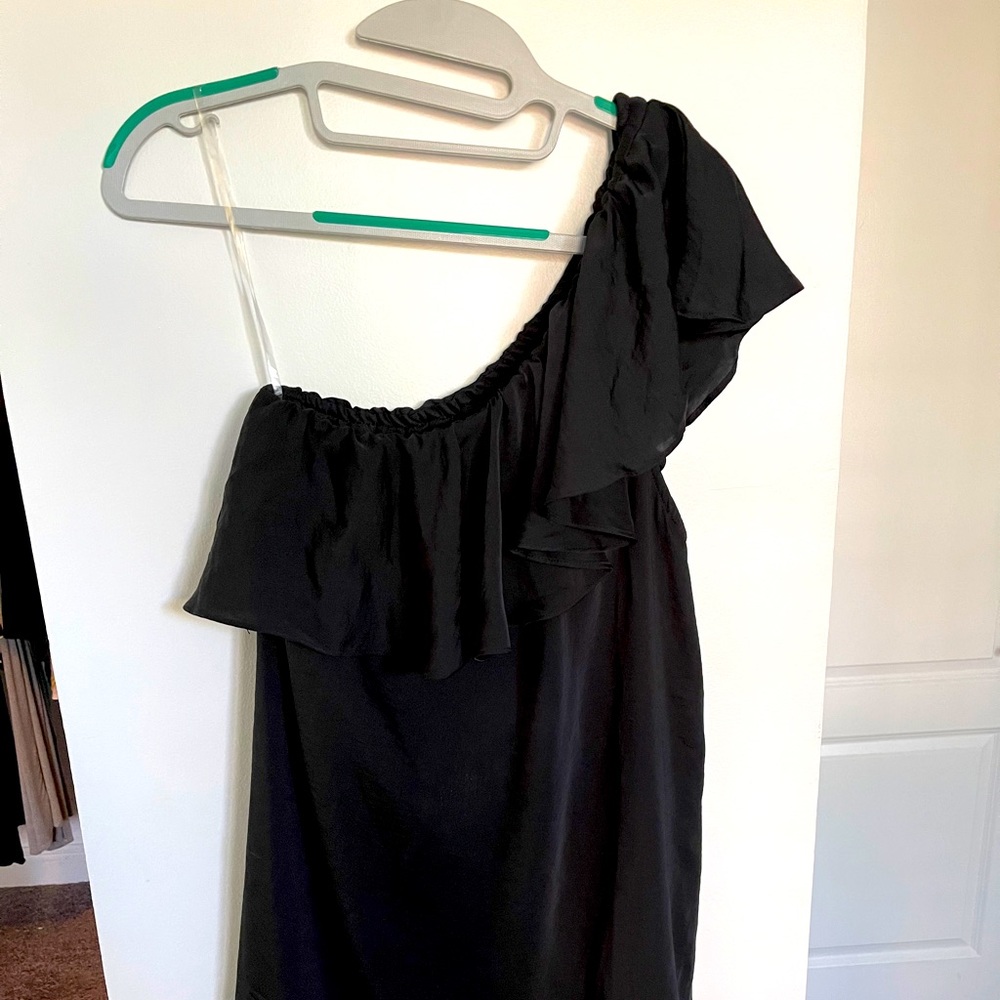 One sleeve dress
